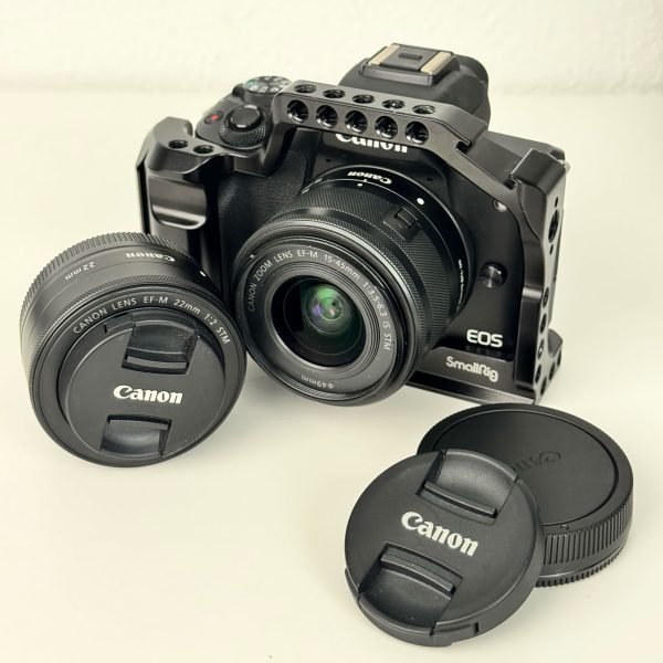 Kit Vloggers Canon M50 con accesorios.